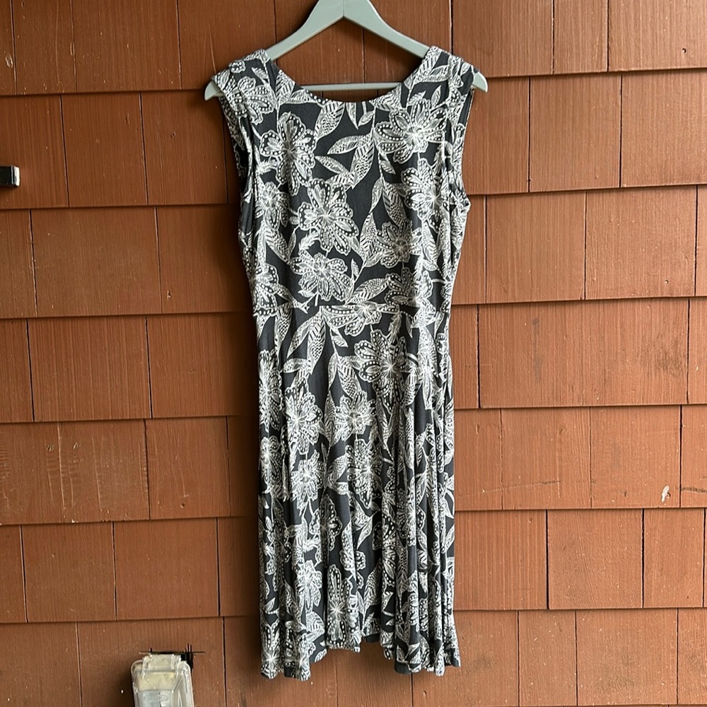 LOFT Gray/White Midi Dress with open back- Size Medium